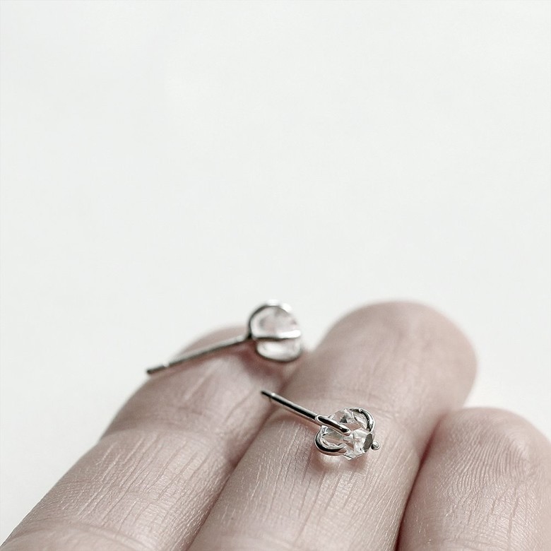 MIRTA Серьги-гвоздики Herkimer