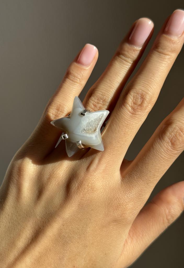 Кольцо с агатом в форме звезды