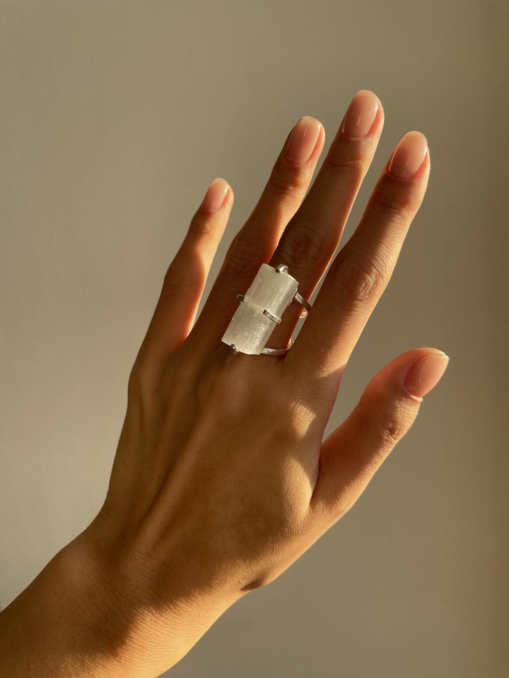 Кольцо с селенитом