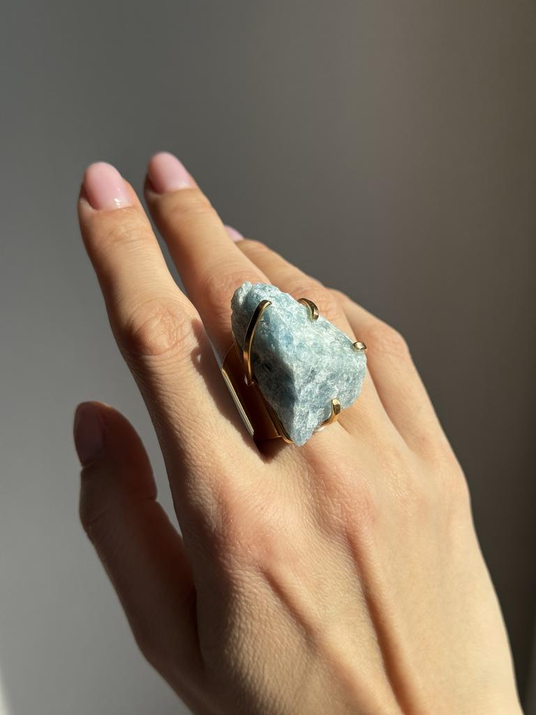 Кольцо кафф с крупным аквамарином