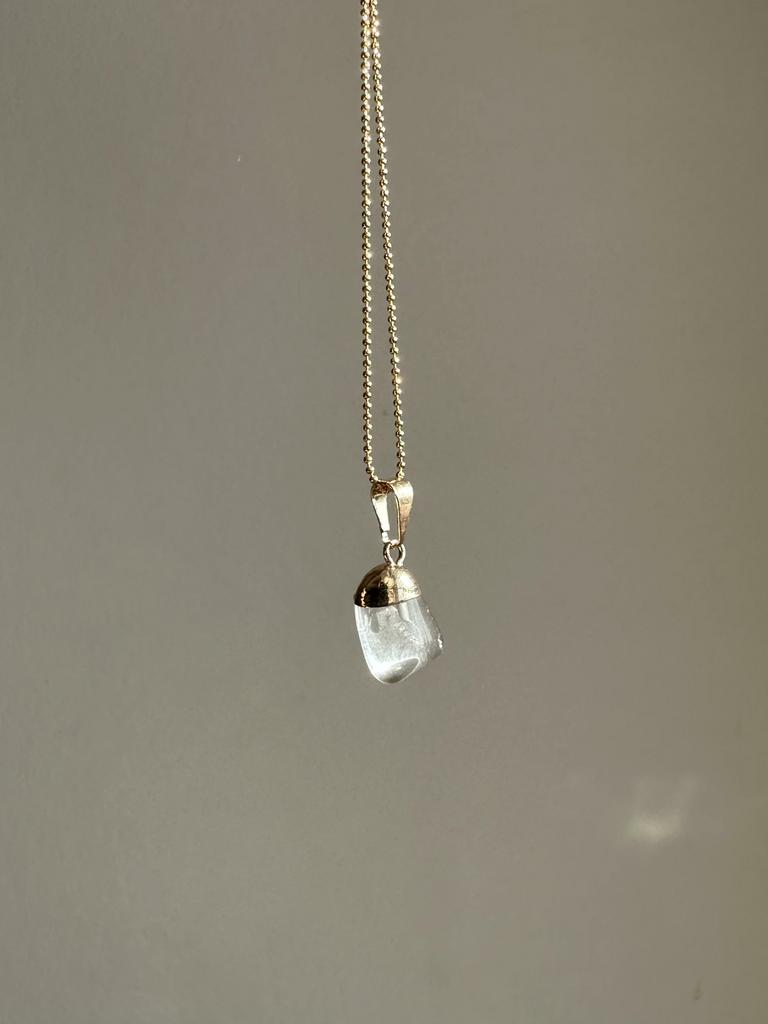 Подвеска с горным хрусталем в обрамлении золота 24к