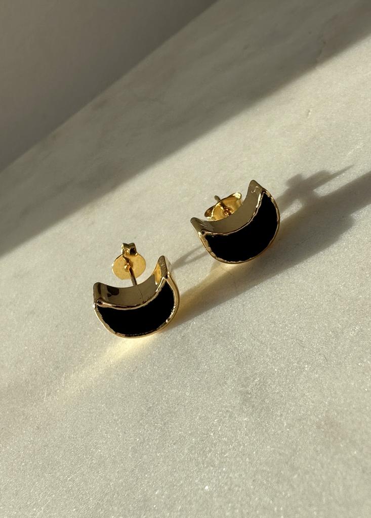 Серьги с черным ониксом в форме месяца в обрамлении золота 24к