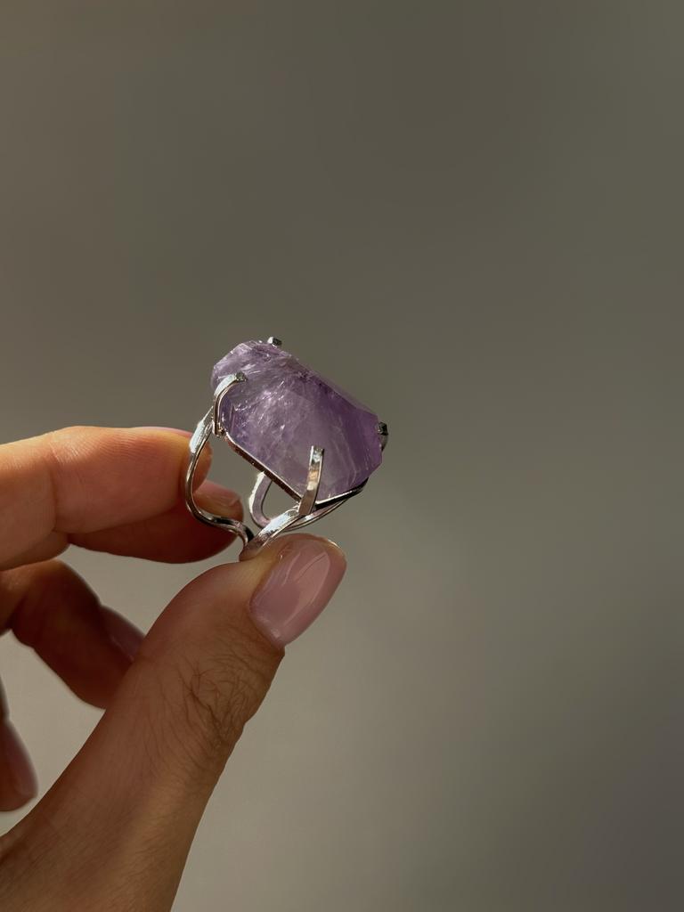 Кольцо с шлифованным аметистом