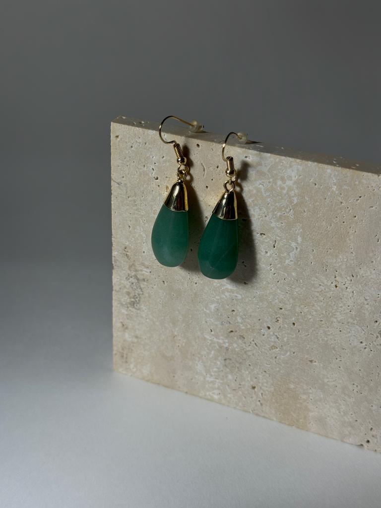 Серьги с зеленым кварцем в обрамлении золота 24к