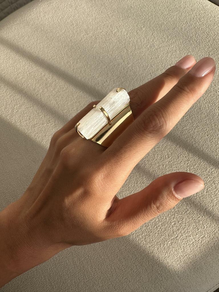 Кольцо кафф с селенитом