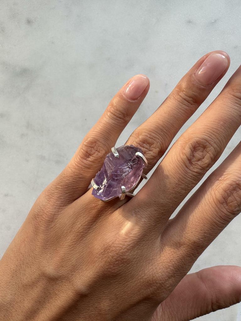 Кольцо с кристаллом аметиста