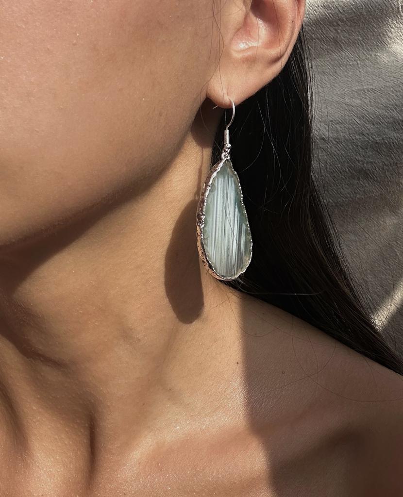 Серьги со срезом агата в обрамлении серебра