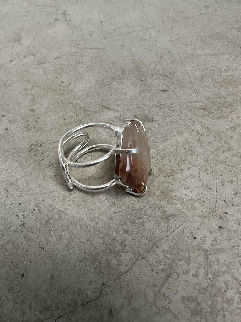 Кольцо с шлифованным фантомным кварцем