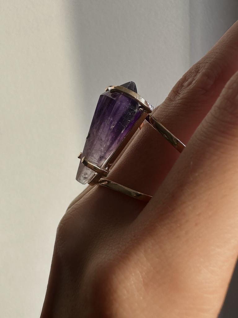 Кольцо с кристаллом аметиста