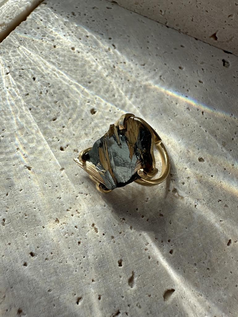 Кольцо с гематитом