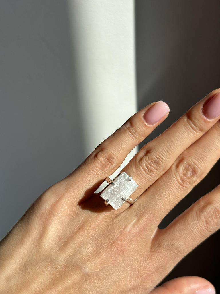 Кольцо мини с селенитом