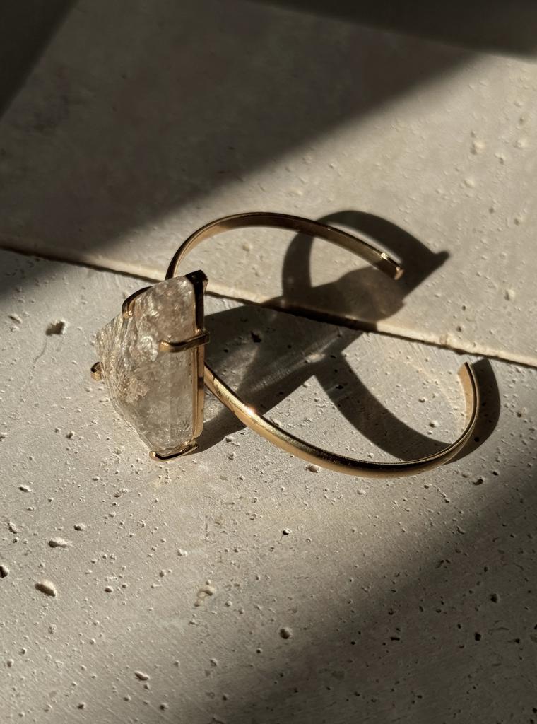 Браслет с крупным шлифованным фантомным кварцем