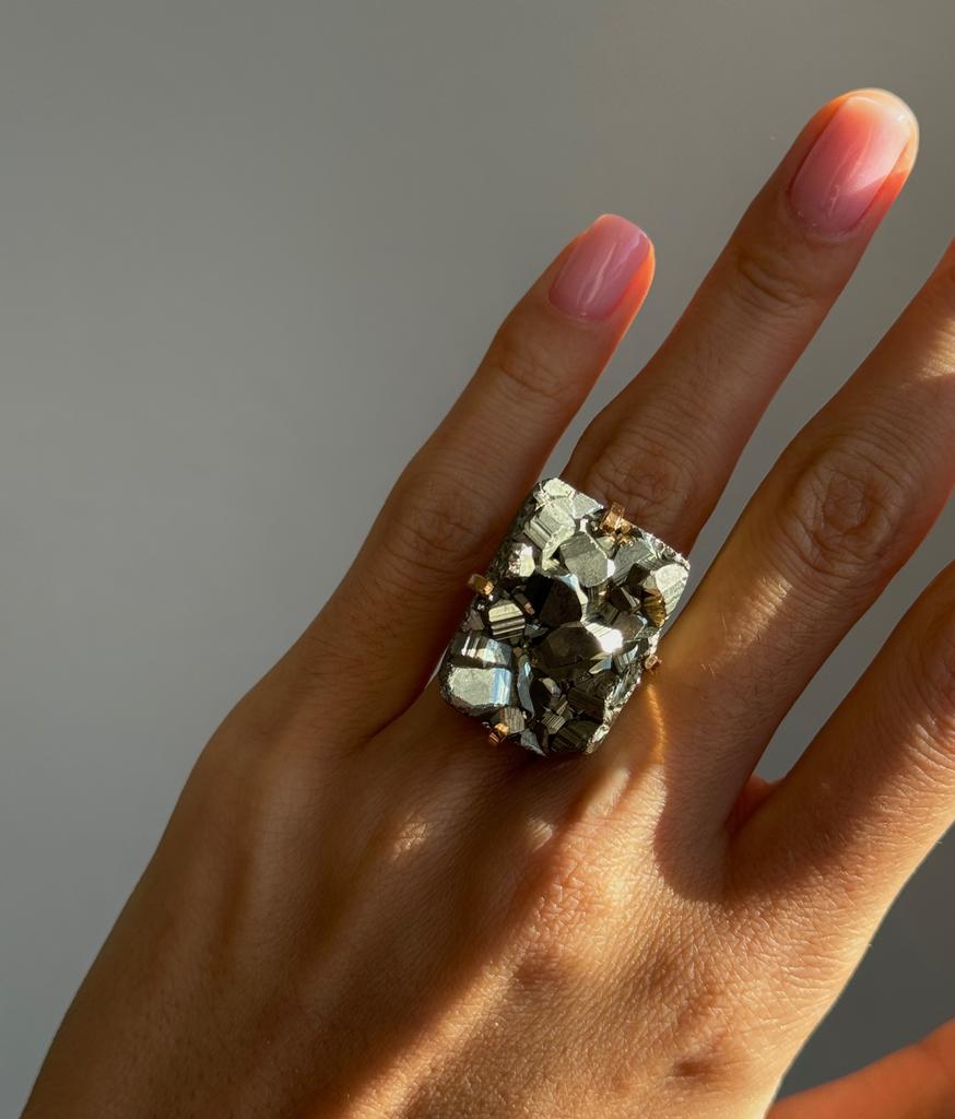 Кольцо с крупным пиритом