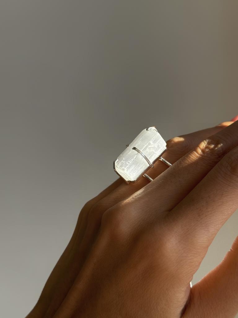 Кольцо с селенитом