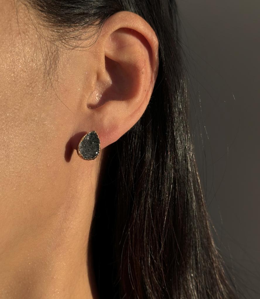 Серьги с агатом в форме капли в обрамлении золота 24к