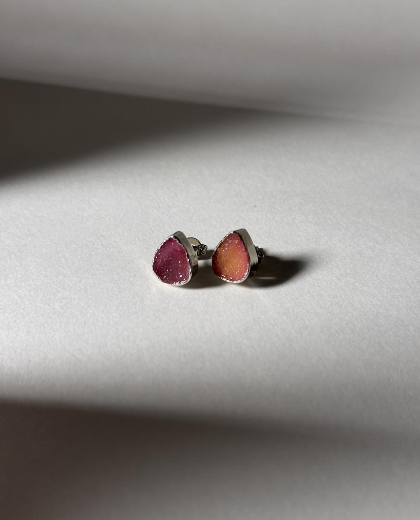 Серьги с агатом в форме капли в обрамлении серебра