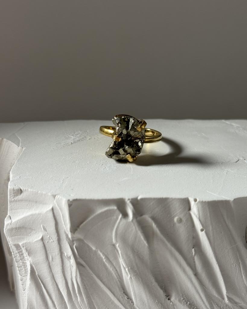 Кольцо мини с пиритом в форме луны 16 - 19 размер