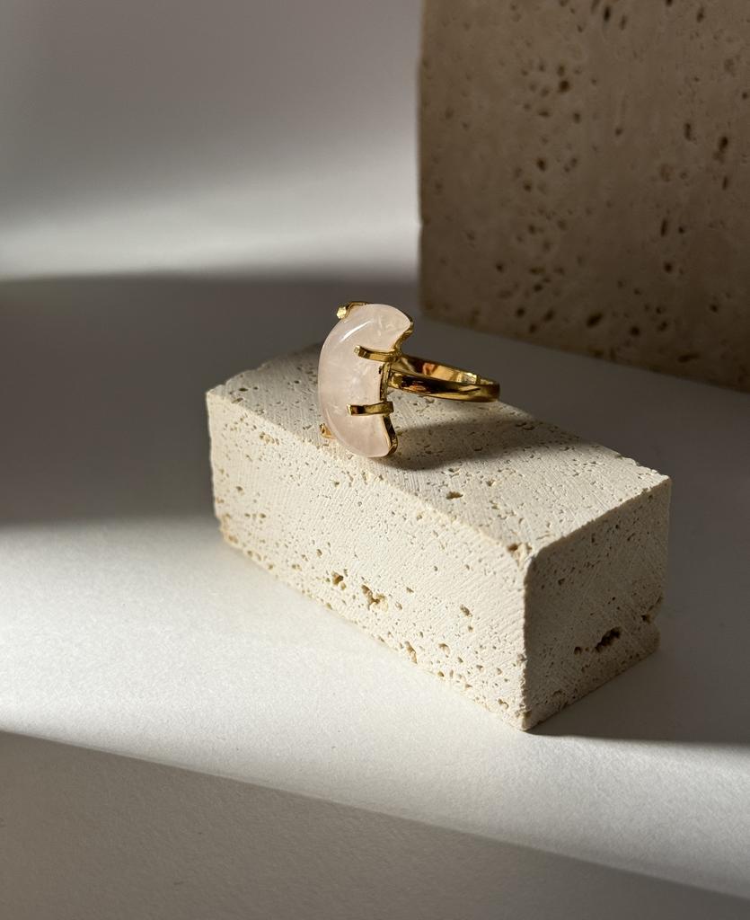 Кольцо с розовым кварцем в форме луны 16 - 18 размер