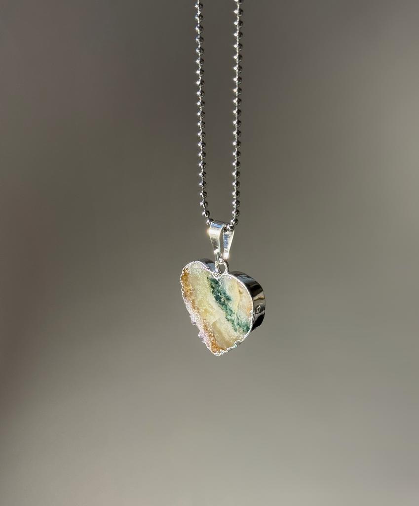 Подвеска со сталактитом аметиста в обрамлении серебра