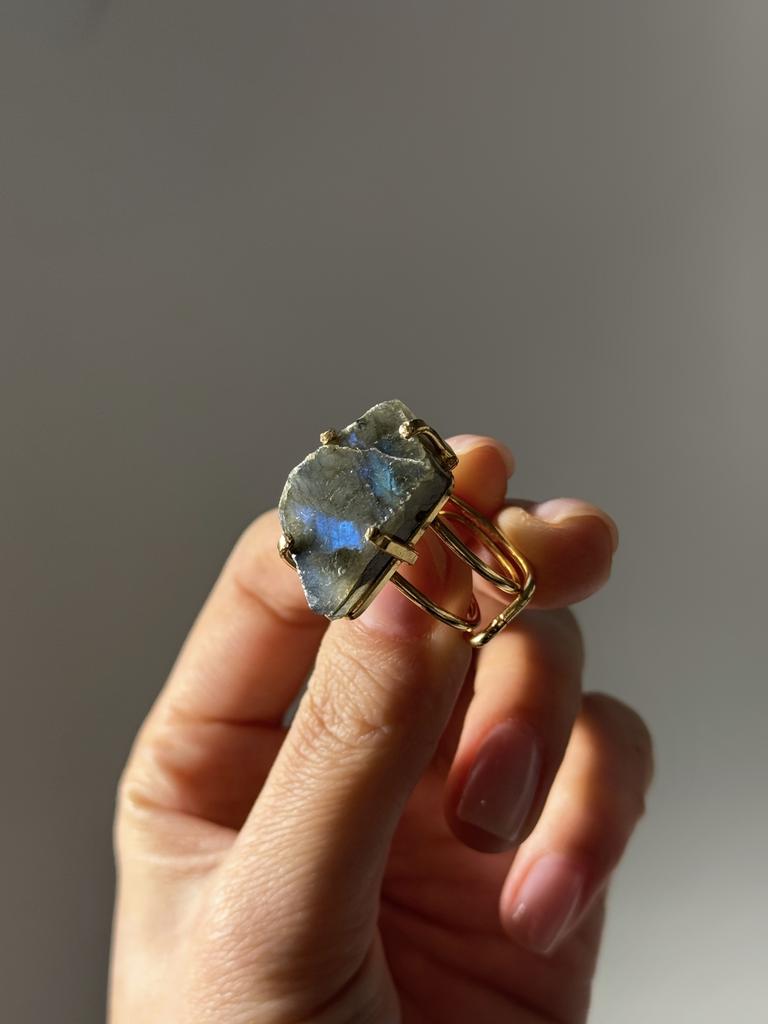 Кольцо с лабрадоритом