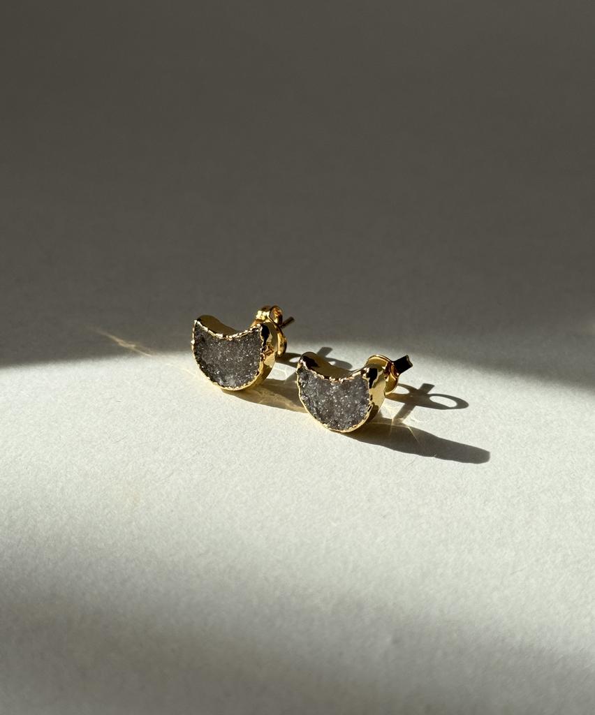 Серьги пусеты с агатом в форме луны