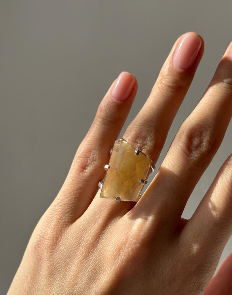 Кольцо с шлифованным цитрином 18 - 21 размер