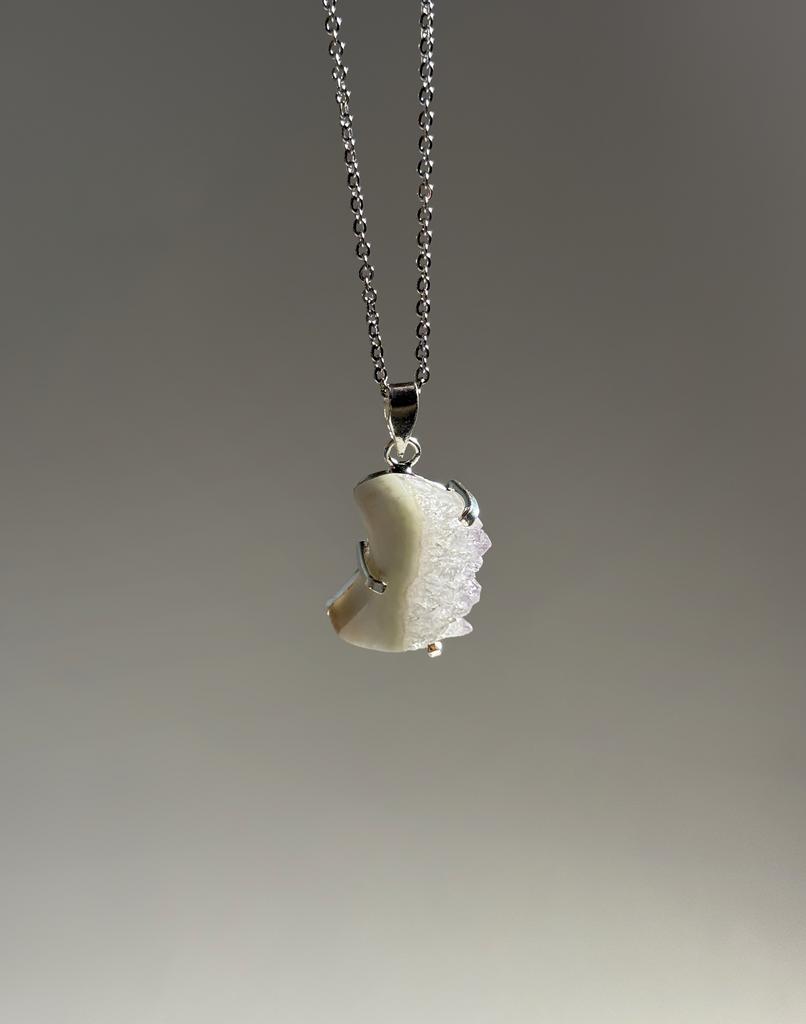 Подвеска со сталактитом зеленого аметиста в форме луны