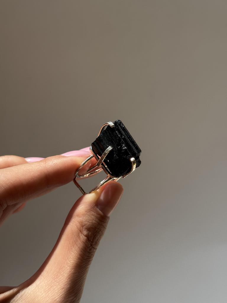 Кольцо с черным турмалином