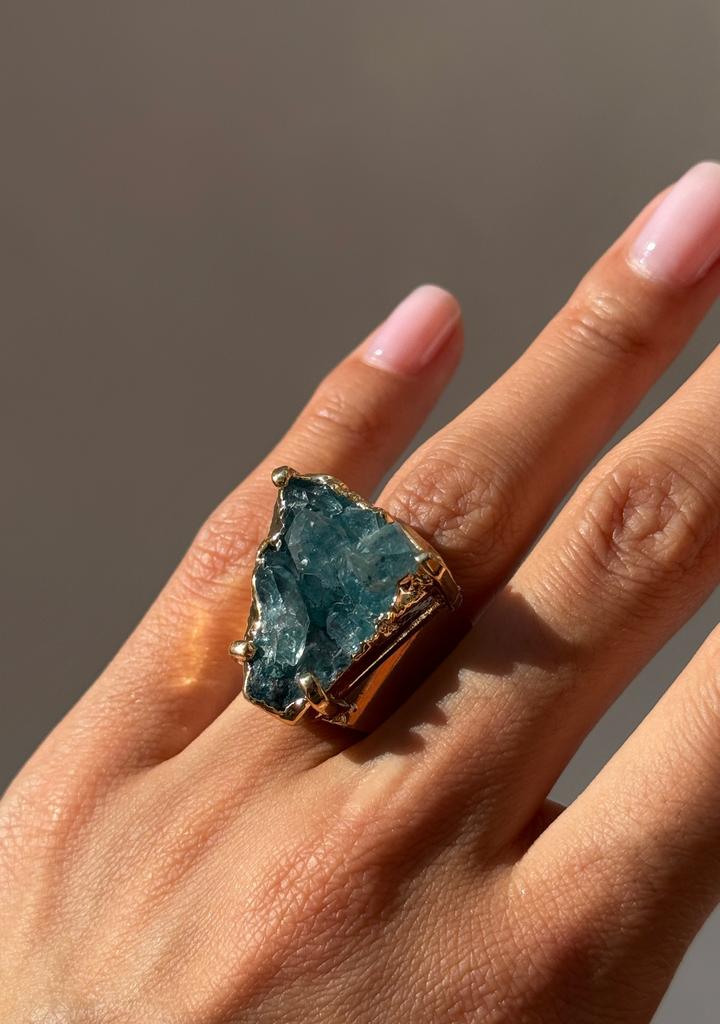 Кольцо с тонированным горным хрусталем в обрамлении 16 - 18,5 размер