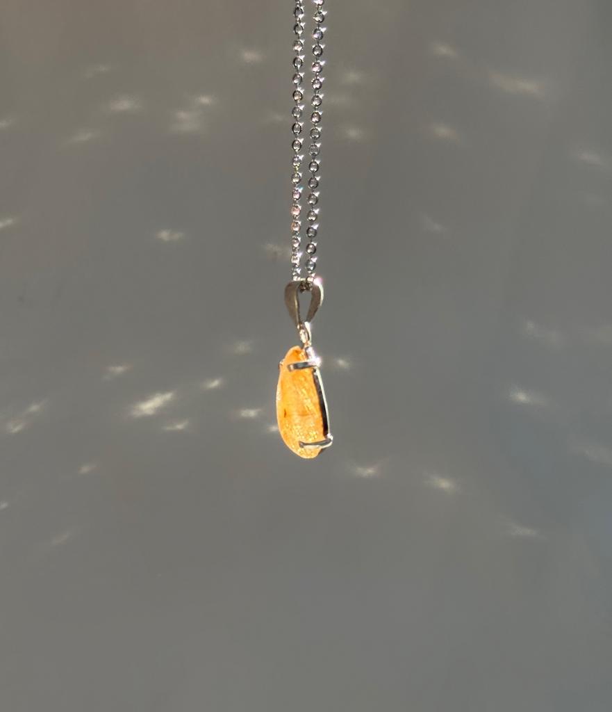 Подвеска с рутиловым кварцем в форме капли