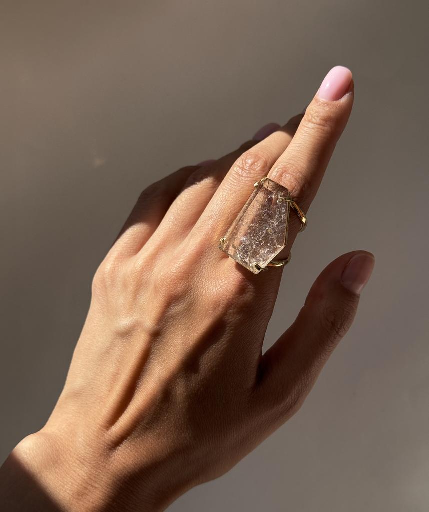 Кольцо с шлифованным рутиловым кварцем