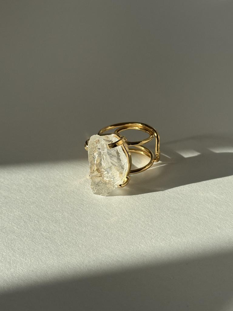 Кольцо с кристаллом горного хрусталя