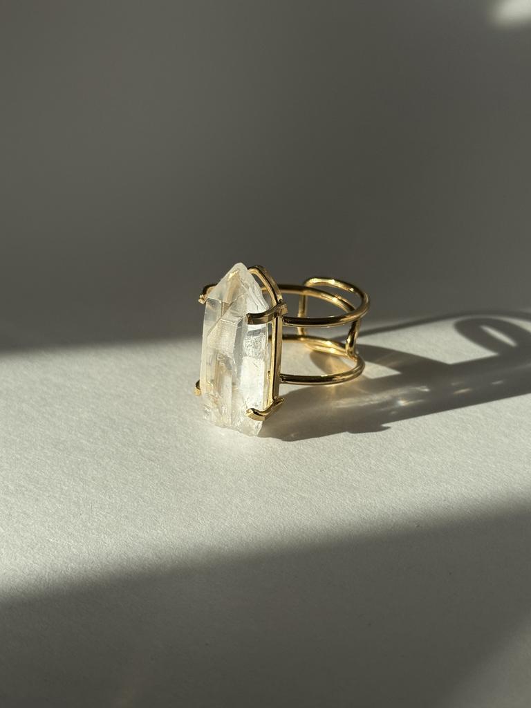 Кольцо с кристаллом горного хрусталя