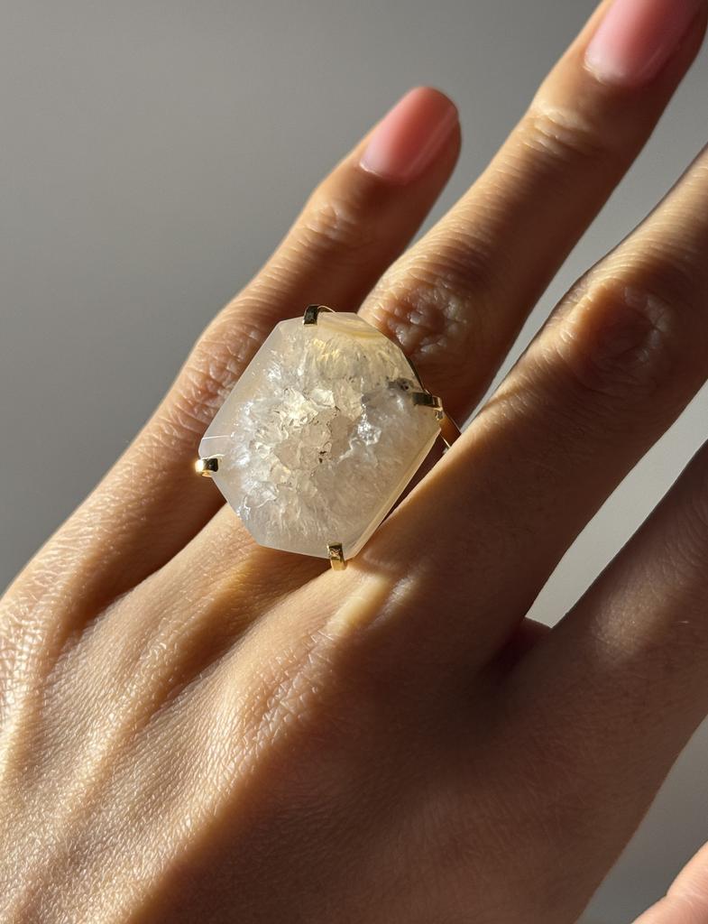 Кольцо с шлифованной жеодой агата