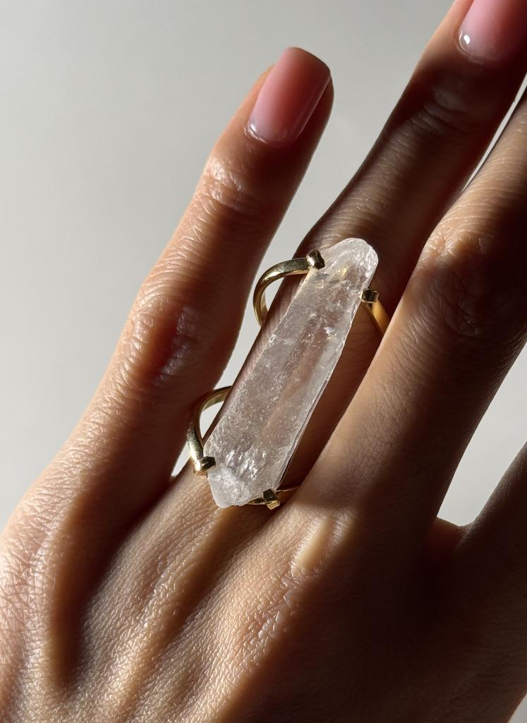 Кольцо с кристаллом горного хрусталя