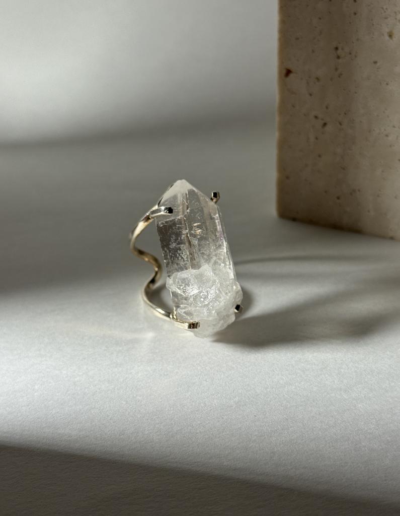 Кольцо с кристаллом горного хрусталя