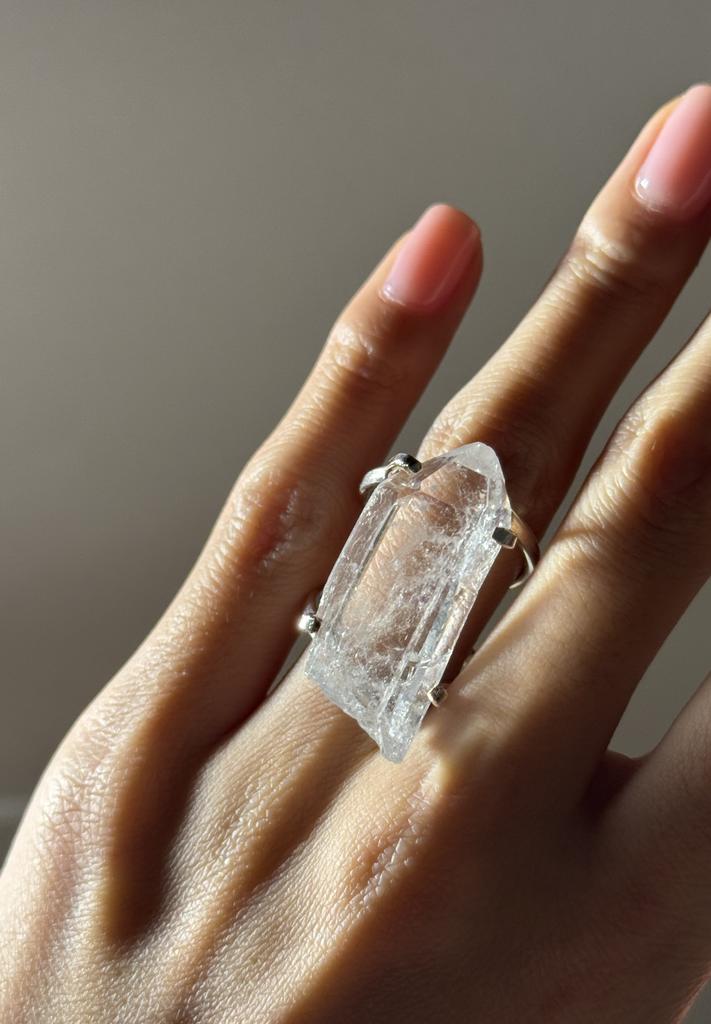 Кольцо с кристаллом горного хрусталя