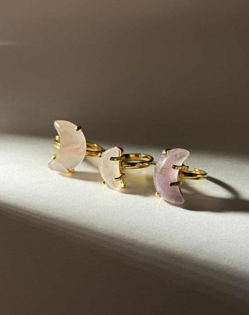 Кольцо с розовым кварцем в форме луны