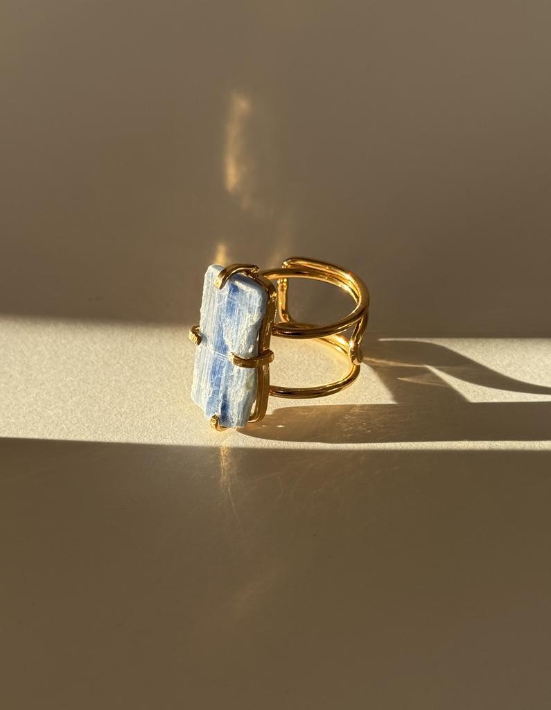 Кольцо с кианитом