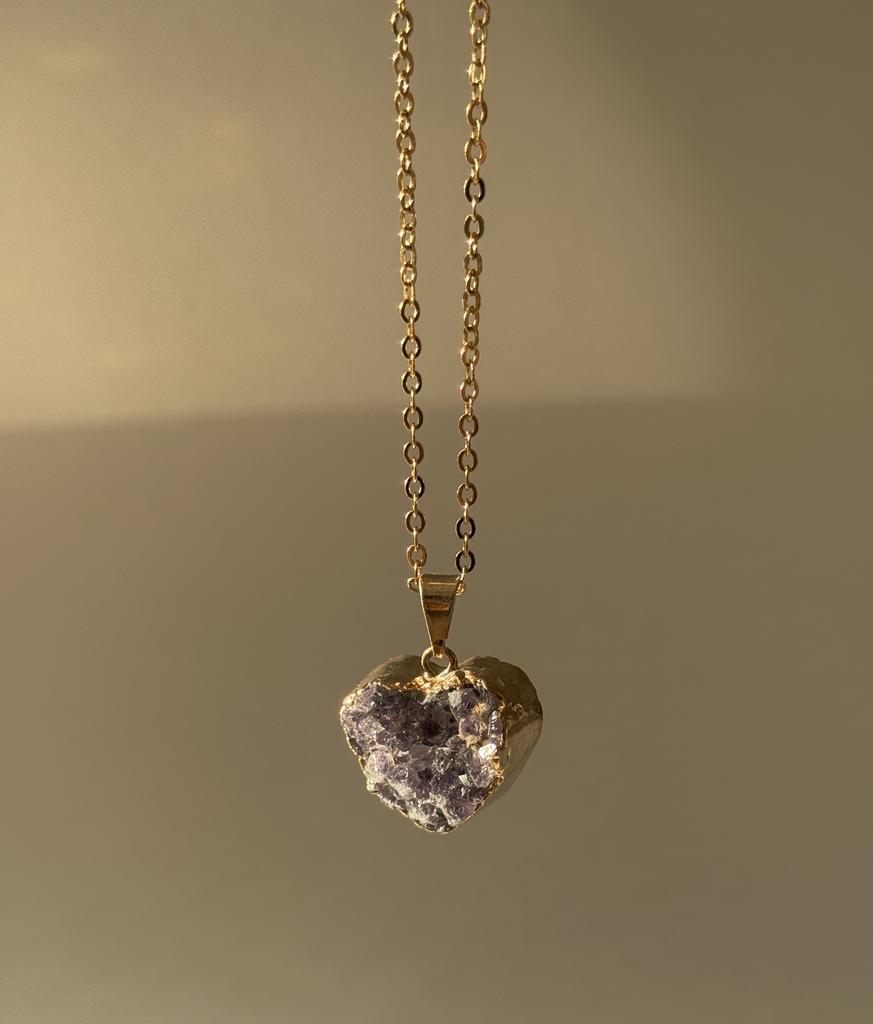 Подвеска с аметистом в форме сердца в обрамлении золота 24к