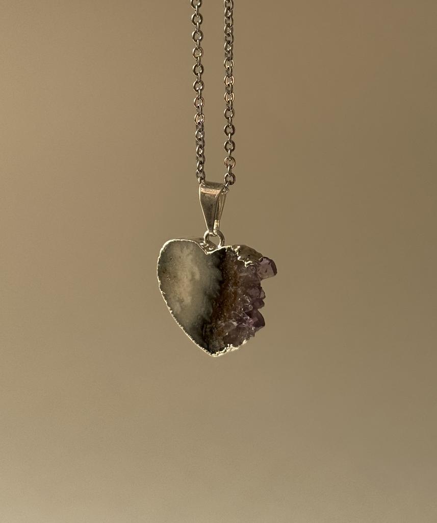 Подвеска со сталактитом аметиста в форме сердца в обрамлении серебра