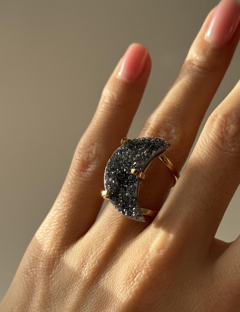 Кольцо с агатом в форме луны