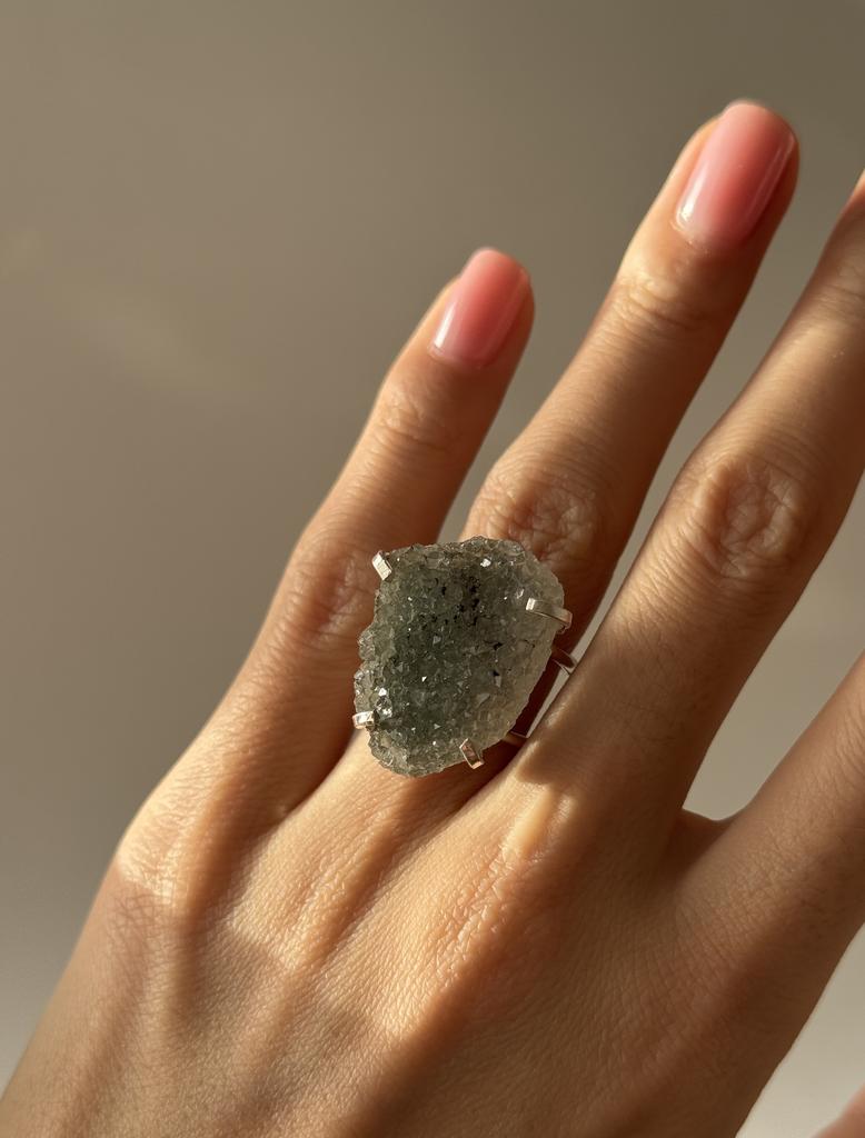 Кольцо с зеленым  агатом