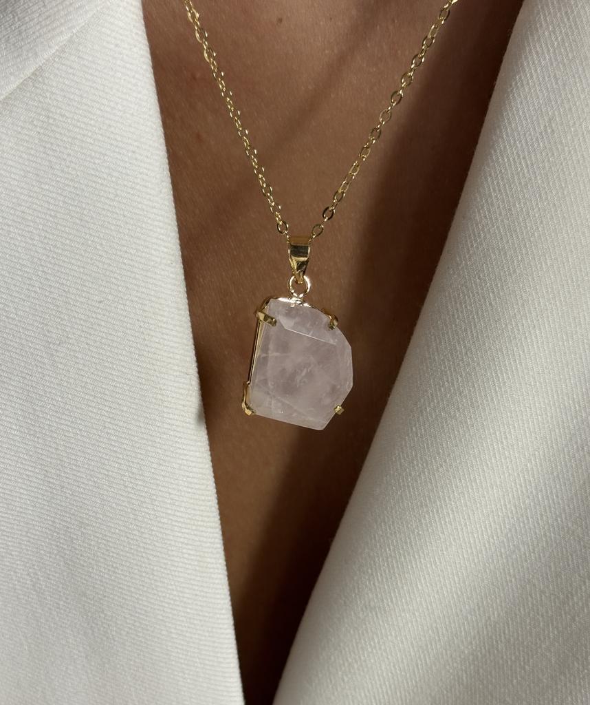 Подвеска с крупным шлифованным кристаллом розового кварца