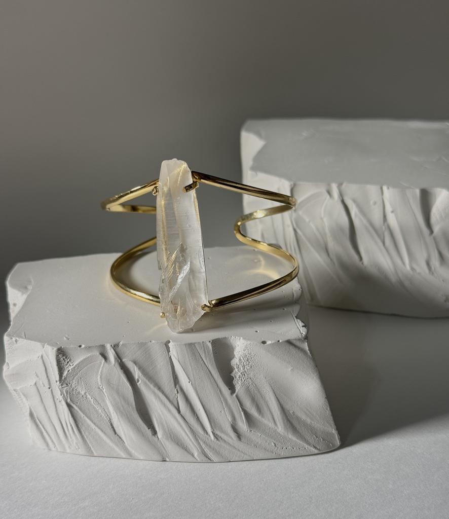 Браслет с кристаллом горного хрусталя