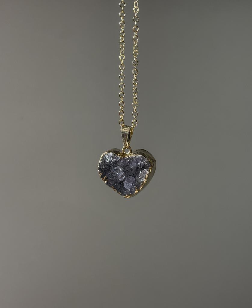Подвеска с аметистом в форме сердца в обрамлении золота 24к