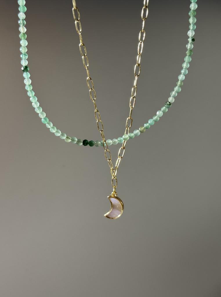 Колье с авантюрином и подвеской с перламутром