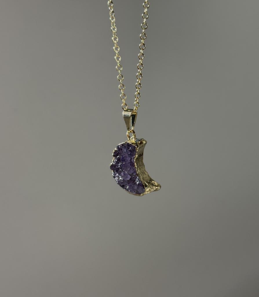 Подвеска с друзой аметиста в форме луны в обрамлении золота 24к