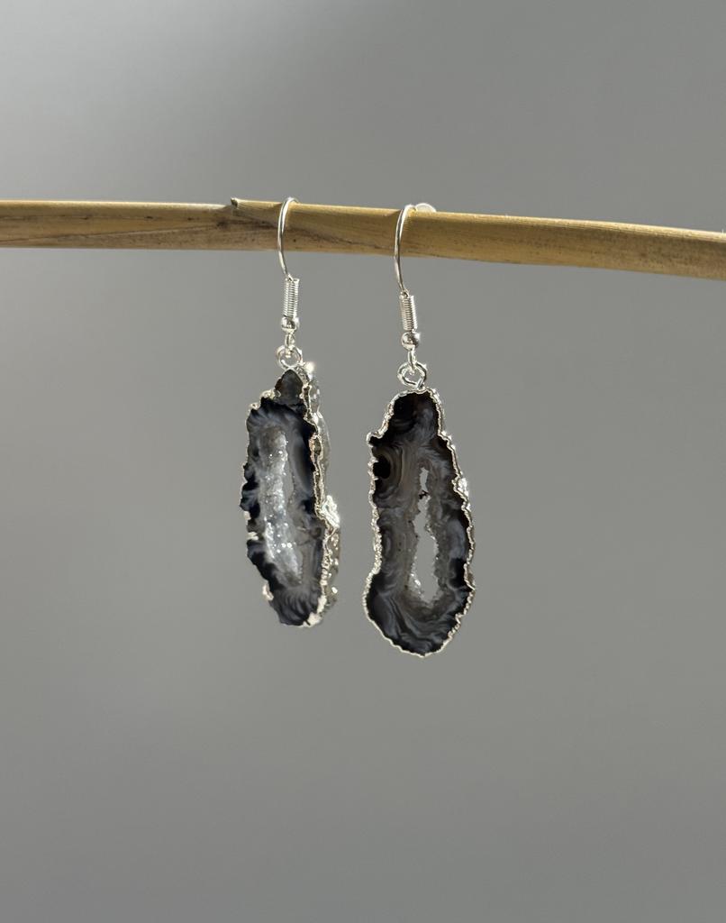Серьги со срезом агата в обрамлении серебра