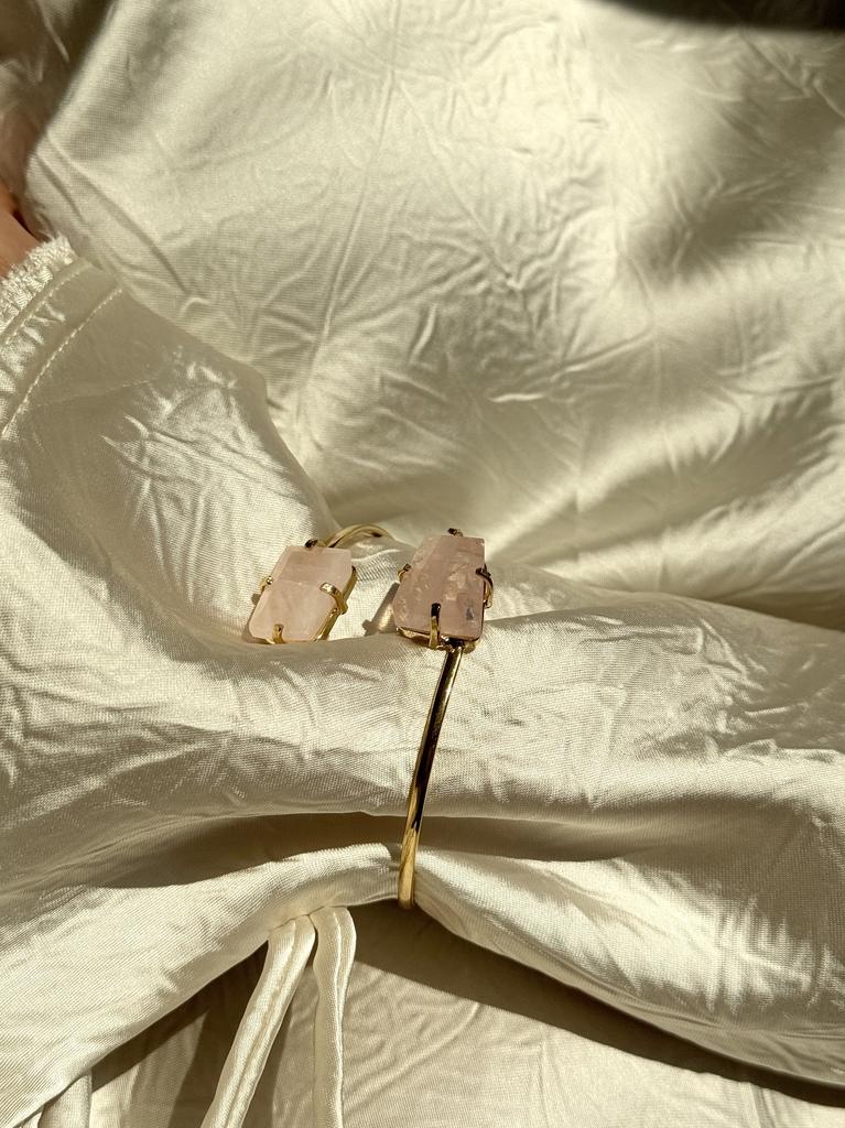 Браслет с шлифованным розовым кварцем